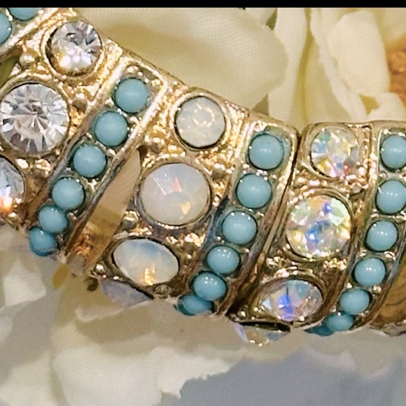 Pretty Beaded and Crystal Rhinestone Gold Tone Expansion Bracelet - Picture 6 of 7